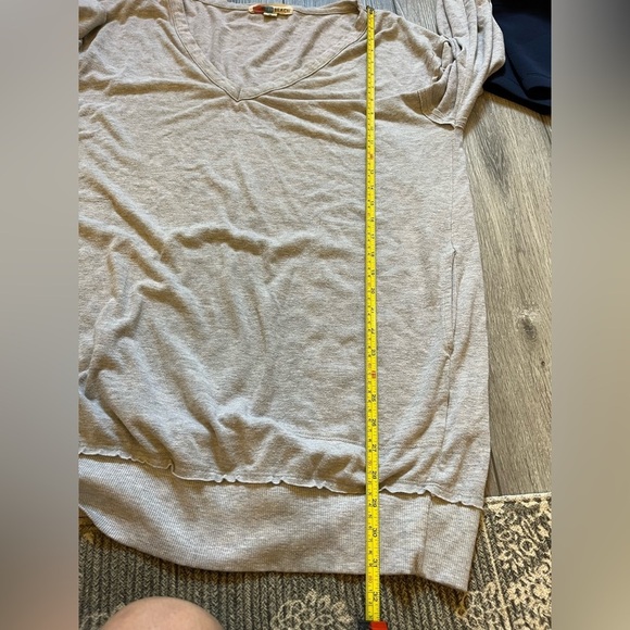 Free People Beach Gray Oversized Deep V-neck Tunic Sweater Size Medium - Picture 7 of 7